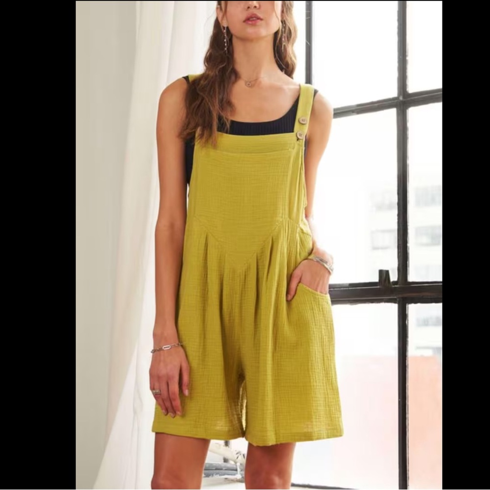 NWT Madelyn Overall Romper